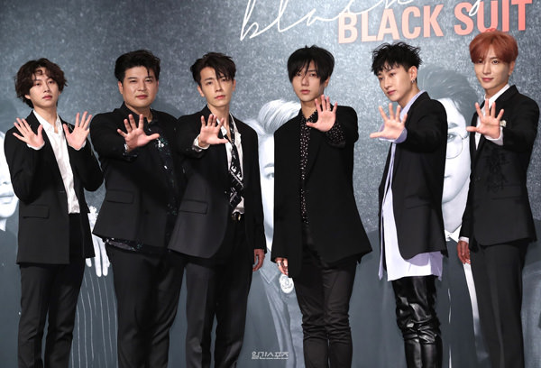 Super Junior发行《PLAY》，以六人组和形式回归