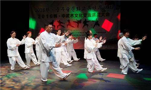 资料图片：仁川市南区政府举办韩中武术文化交流会。（韩联社）