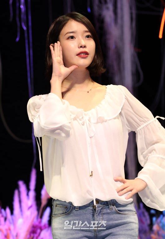 IU登上美国公告牌榜首