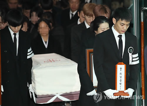 SHINee钟铉出殡仪式今日举行