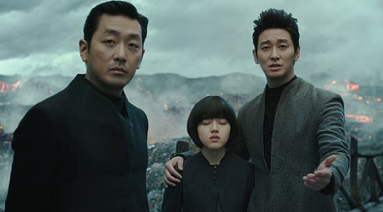 《与神一起》上映首日超《钢铁雨》