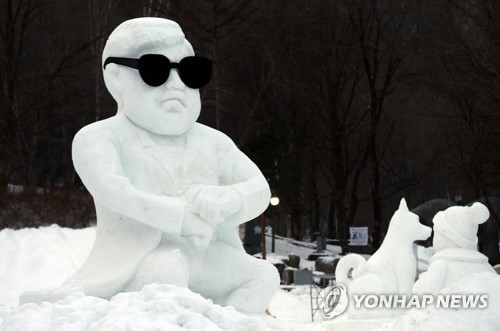 PSY雪雕吸睛