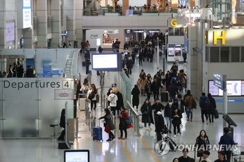 资料图片：图为仁川国际机场第一航站楼候机大厅，摄于1月21日。（韩联社）