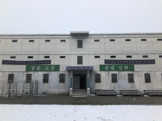 韩国青年迷上监狱游戏为验挤爆监狱