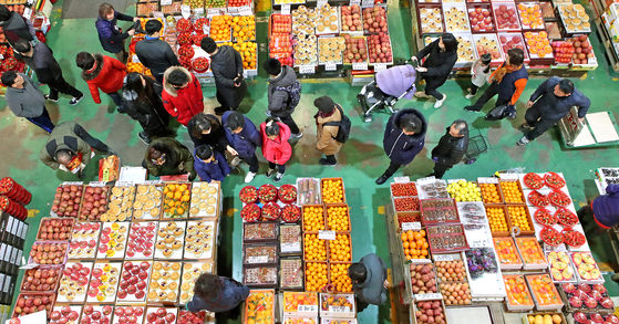 春节前夕的水果市场