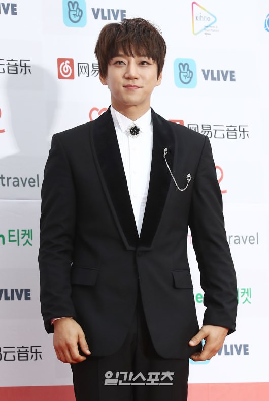 黄致列出席gaon排行榜音乐颁奖典