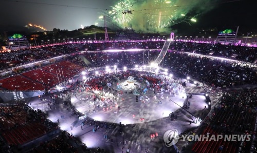 资料图片：2月25日，在平昌奥林匹克体育场，2018平昌冬季奥运会火热闭幕。(韩联社)