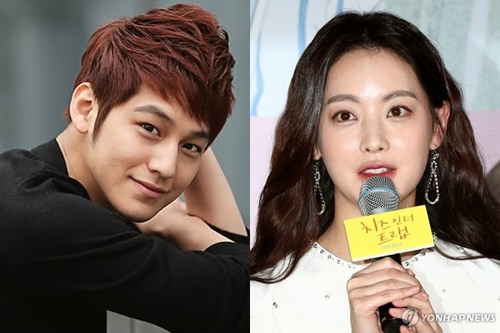 演员金汎（左）和吴涟序（韩联社）