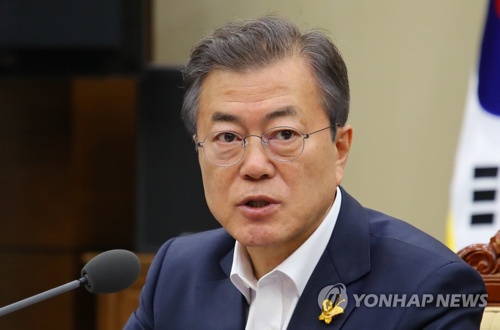4月16日下午，在青瓦台，韩国总统文在寅在首席秘书和助理会议上发言。（韩联社）