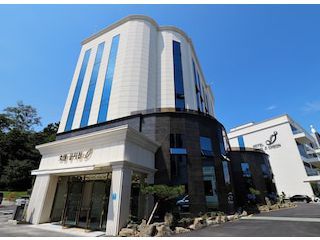春川孔之川酒店