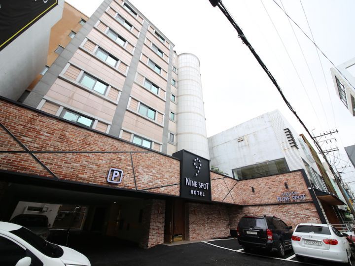 Ninespot Hotel