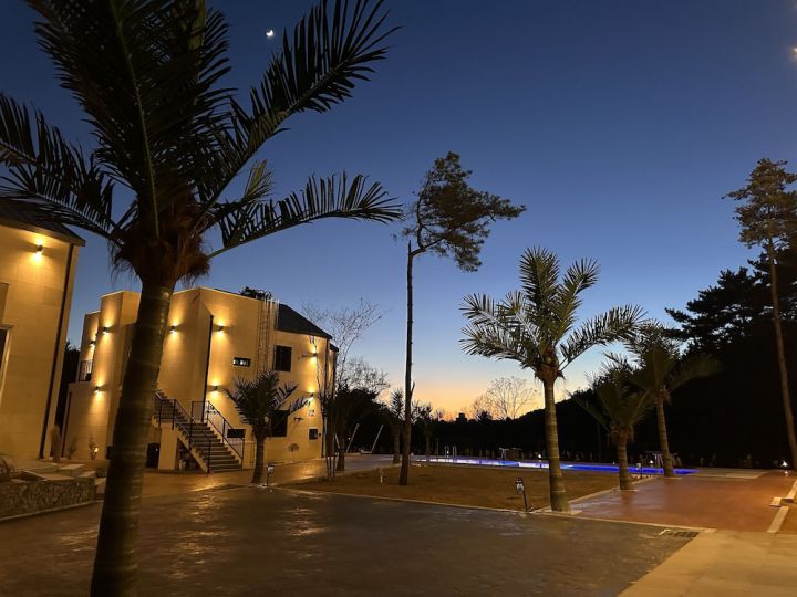 The on tourist hotel