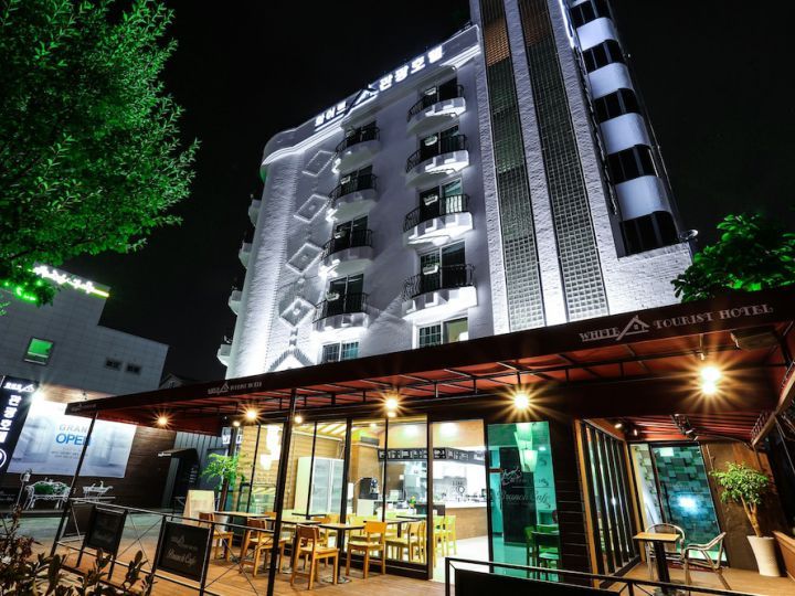 White Tourist Hotel