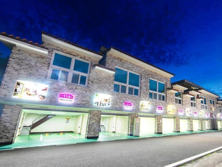Yeosu King Pension Tel