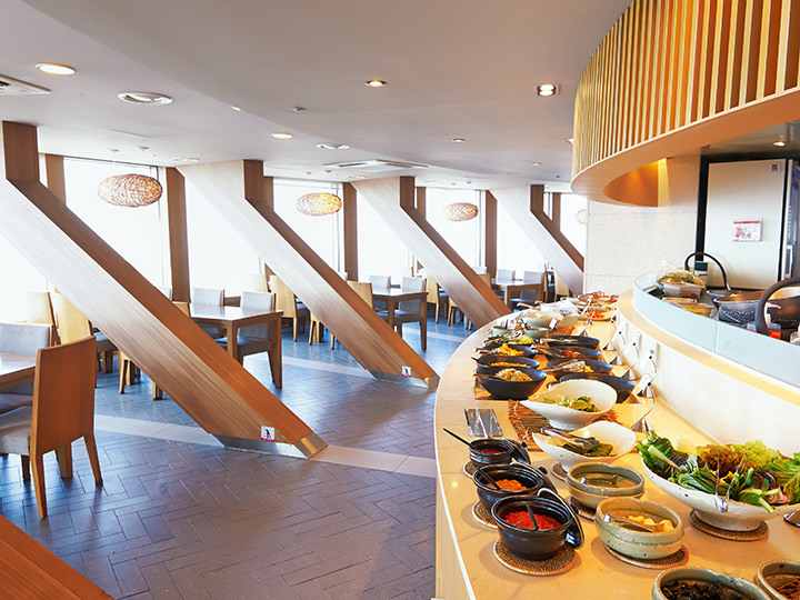 餐厅位于N首尔塔3层 ※照片提供：N首尔塔HANCOOK
