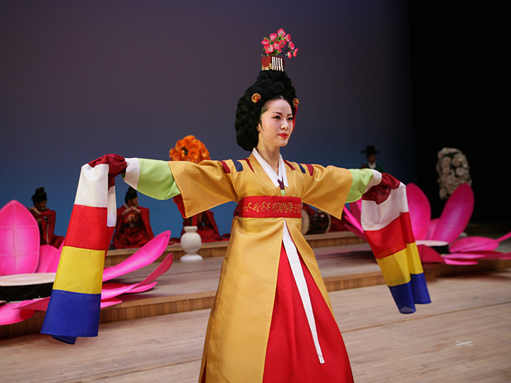 欣赏韩国传统国乐和舞蹈,度过精彩的周末