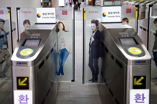 自动开门式出站口