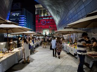 外国游客中大受欢迎的“首尔夜猫子夜市”