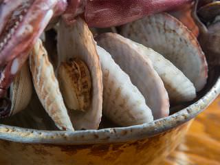 蛤蜊与扇贝都很多