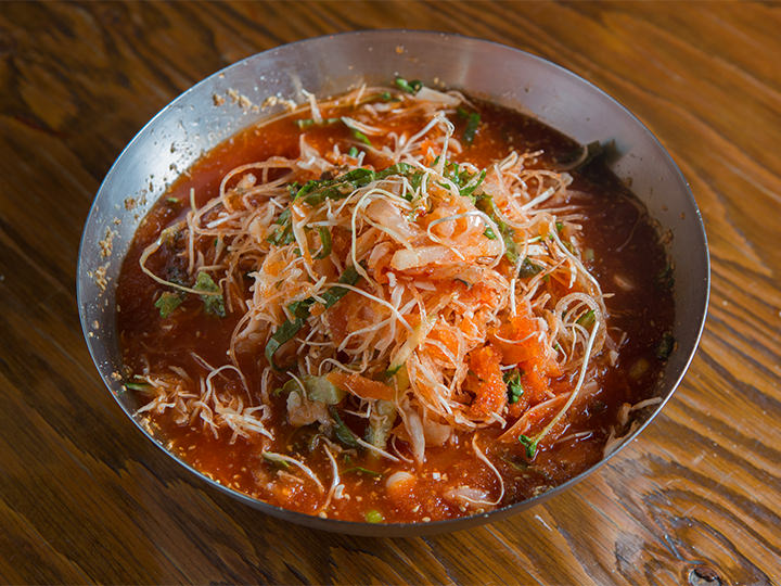 好吃的水拌生鱼片就完成了