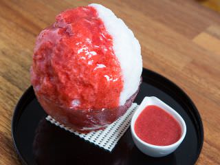 “草莓刨冰”用新鲜草莓纯手工制作而成的草莓酱成为亮点