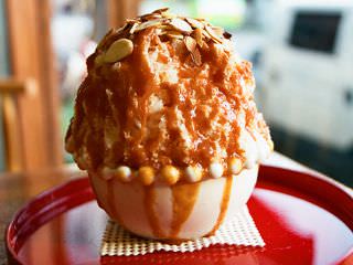 “焦糖刨冰”上的杏仁烤的香脆可口 ※照片提供：付冰