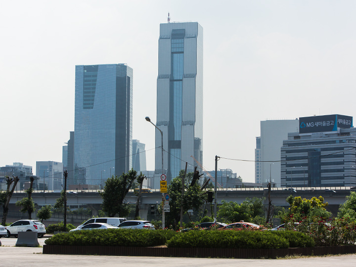 走进了可以看到“COEX”所在的贸易中心大厦