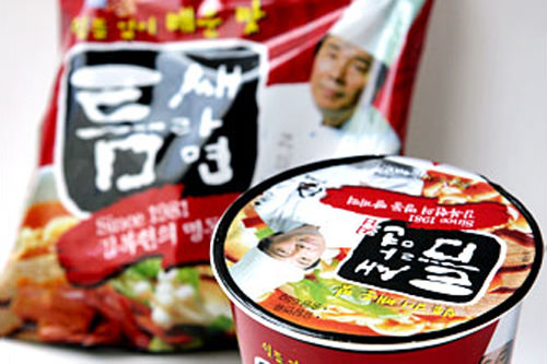 缝隙拉面(GS25)
杯面 800 韩元,280kcal、袋装面 900 韩元,485kcal