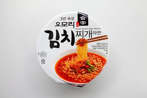 泡菜汤拉面(OMORI)
1,550 韩元,485kcal
将老酸泡菜直接放入了调味包,因此更加原汁原味。