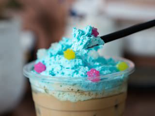 推荐挖着奶油和星星糖一起吃