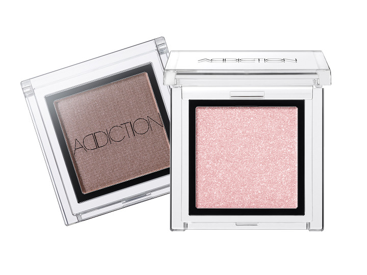 单色眼影
THE EYE SHADOW
$18
基础却表现独一无二的AYAKO独有表现世界的99色。丰富的色彩和魅力打造巧妙的阴影与质感。以具有4种质地和9种色彩范围的99色可以呈现您想拥有的任何妆容。