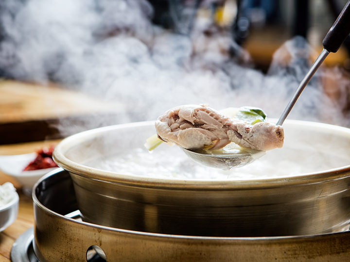 用筷子即可轻松食用煮软的鸡肉