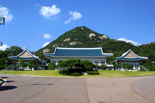 青瓦台
青瓦台是韩国总统的官邸,也曾作为王室的行宫与后宫。对外开放参观。
※需要提前预约