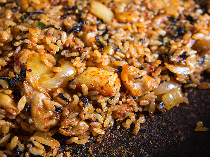 品尝一下美味的炒米饭吧!