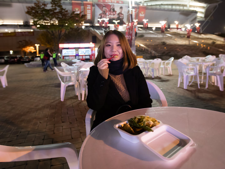 肚子有点饿,吃了一些,剩下的在比赛的时候吃☆