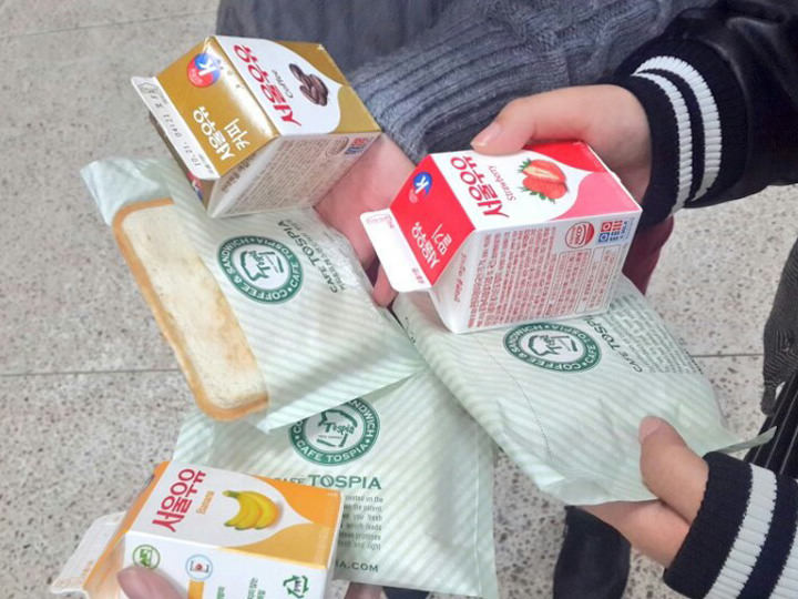 为复习考试的学生加油,可以在宿舍或图书馆准备一些零食