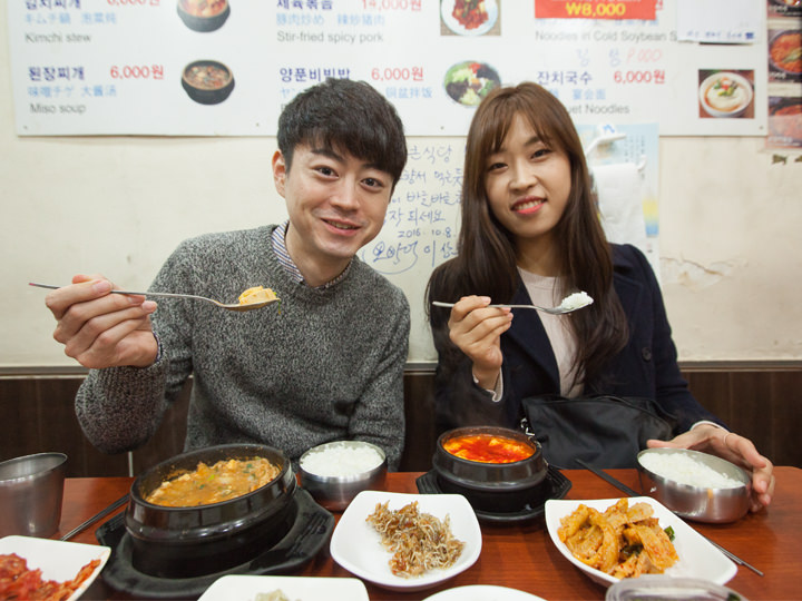 午餐推荐你来到可以感受韩国氛围及美食的“艺芝小吃”用餐