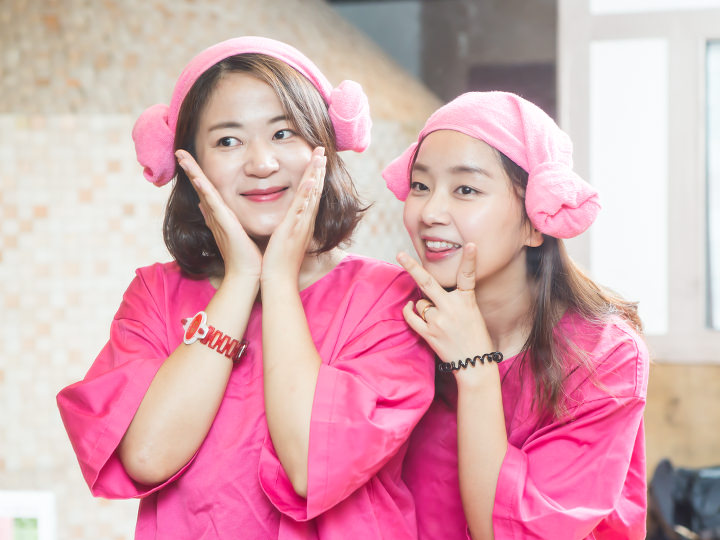 羊角头巾搓澡&汗蒸下面小编带你全面剖析韩国的澡堂文化,看看一个世纪