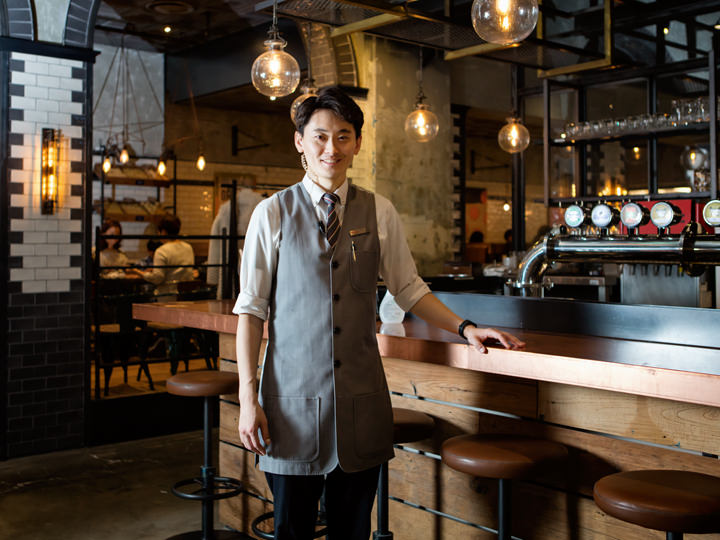 竭诚为每一位顾客服务的店长