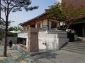 入口处的韩屋建筑