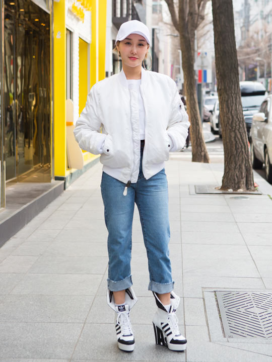 最爱“阿迪达斯”的高跟运动鞋
(Yun-yeong・设计师)