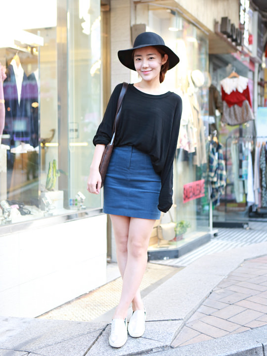 “H&M”的黑色软帽是整个造型的亮点
(Ji-won・模特)