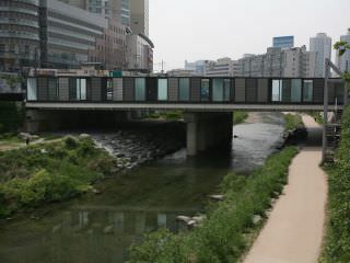 附近还有临近的清溪川的黄鹤桥