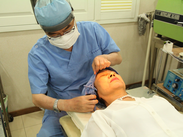 消毒准备,带医用帽子。