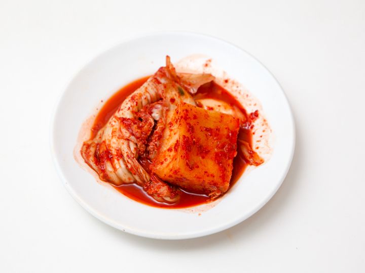 评判雪浓汤店品质好坏的其中一个标准就是泡菜,把泡菜放入汤中风味更佳