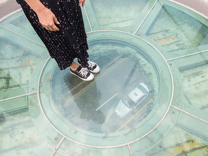 一些地方可以直接看到桥下