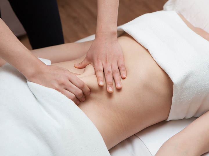 腹部按摩
掐按腹部促进减脂效果