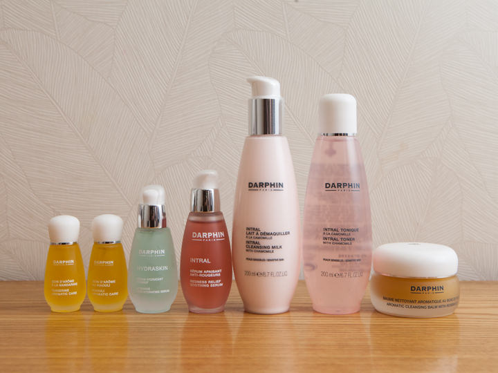 在施术中使用“DARPHIN”化妆品