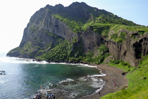 能看到海边绝壁的美景