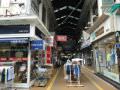 服装、首饰、日用品等，种类齐全